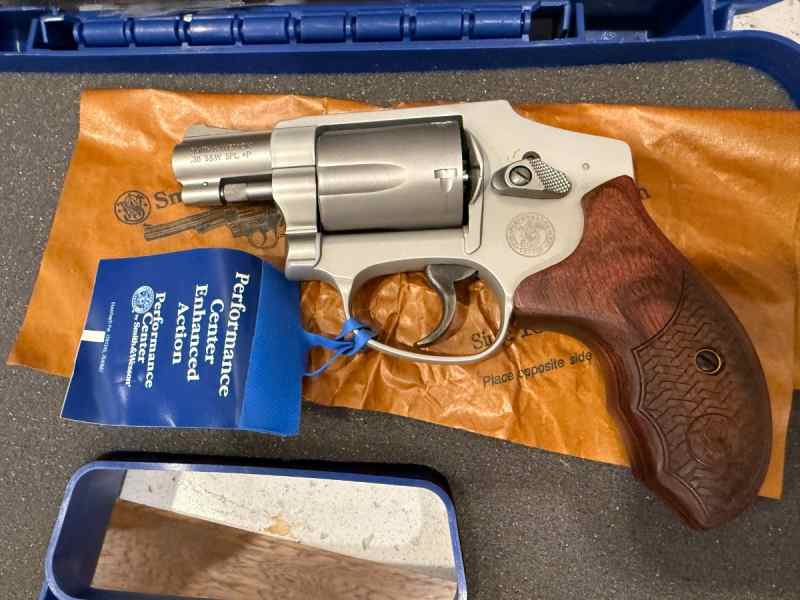 Smith &amp; Wesson (S&amp;W) Performance Center M642 .38SP