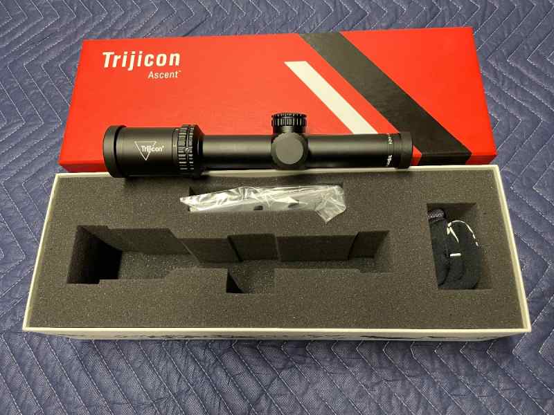 Trijicon 1-4x24mm Scope, Bobro Precision Mount