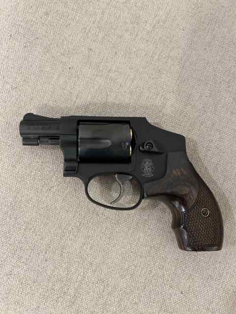 Smith and Wesson 442 airweight