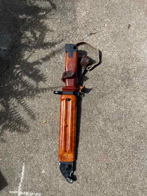 Bulgarian ((10)) Bakelite AK-100 Bayonet 