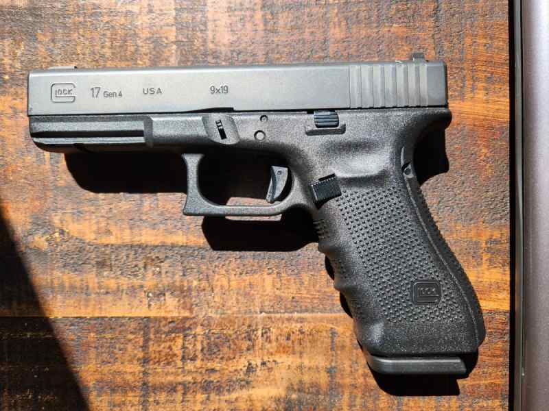 Glock1.jpg