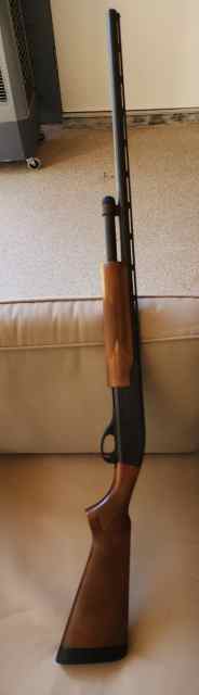 Remington 870 12 ga.  (like new condition)