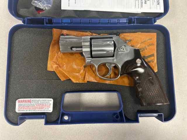 Smith &amp; Wesson 686-6 .357.  2.5”barrel