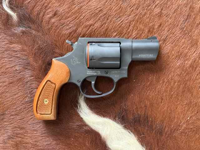 LNIB Taurus 605 .357 + Wood Grips