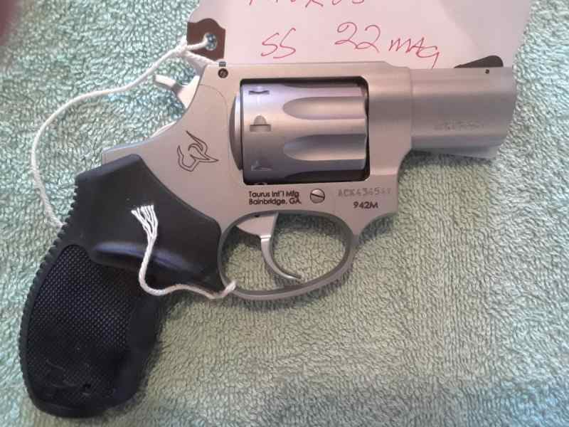 TAURUS 22 MAG 8 SHOT 006.jpg