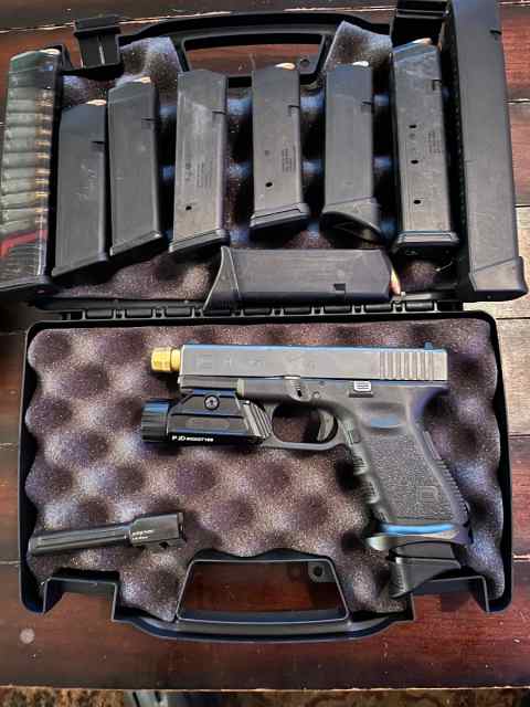 Glock 19 Gen3 w/extras