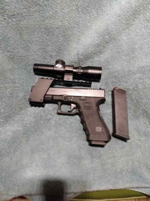 Glock 19 9mm 17 Rd , and 17 Rd . 