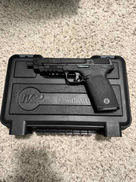 Smith and Wesson M&amp;P 5.7