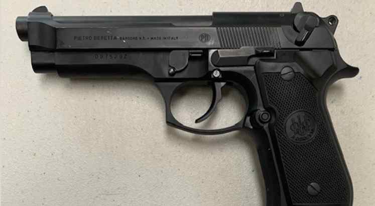 Beretta 92FS 9mm one magazine