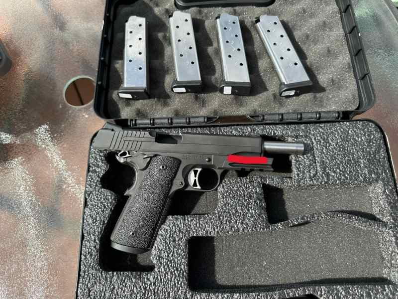 Glock 26 Gen 5 with night sights 