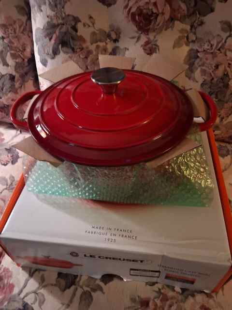 Le Creuset Signature Cast Iron 3.5 Quart QT Sauteu