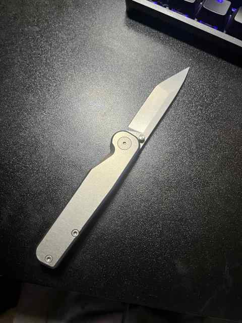 Selling a tactile knife 