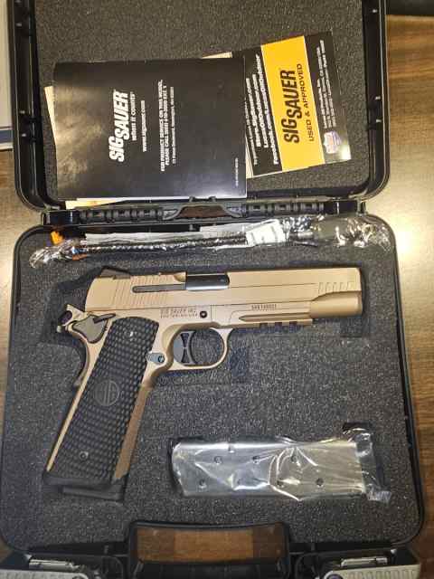 Nib emperor scorpion