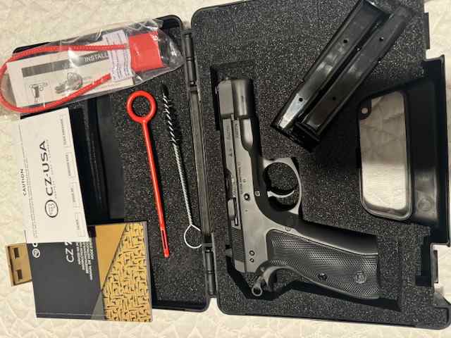 Like New &quot;safe queen&quot; CZ 9mm 75 BD pistol