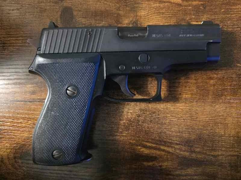 Sig P225 - 1992 West Germany Stamp