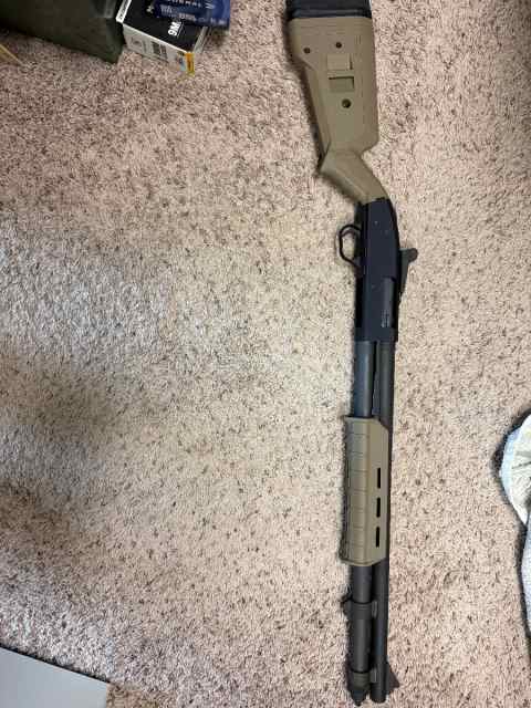 Mossberg 12 gauge shot gun 