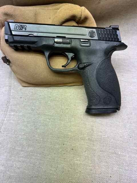 Smith and Wesson M&amp;P