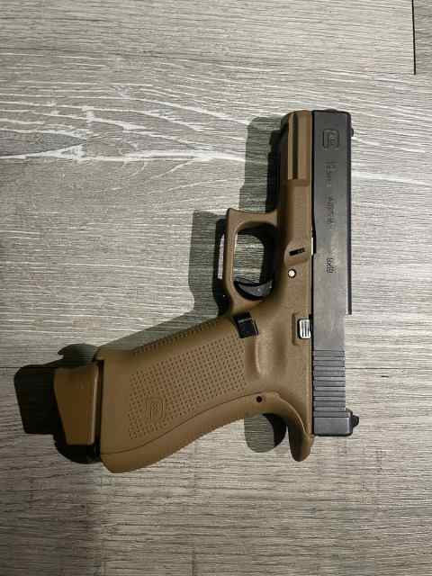 2 Glocks 