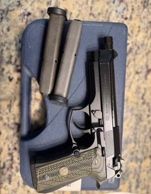 Beretta 92FS 9mm DA/SA with threaded barrel 