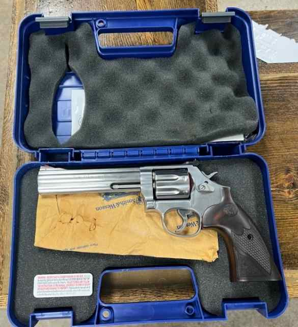 Smith &amp; Wesson Model 686-6 .357 MAG