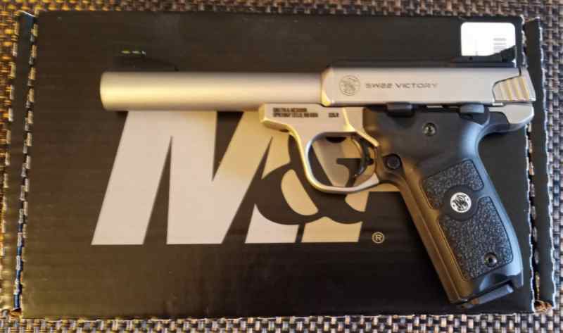 Like New S&amp;W SW22 VICTORY 5.5&quot; Barrel, 22LR 