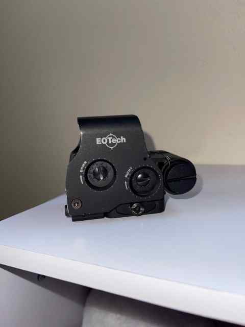 EOTECH circle 4 dot reticle 