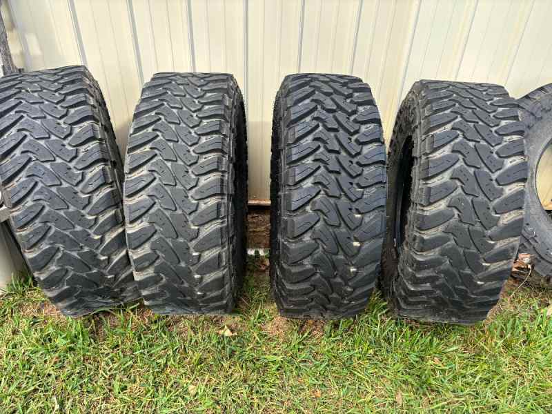 5 Toyo Open Country 35x12.5x17 