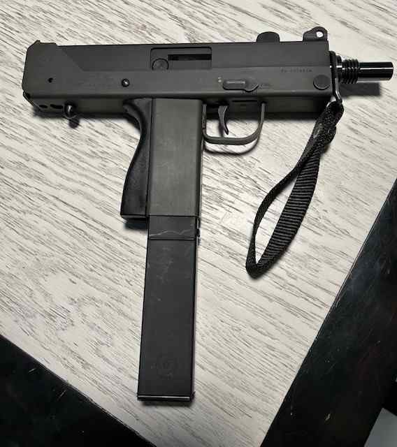 PISTOL1.jpg