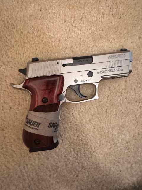 Sig Sauer p220 .45 compact elite Stainless steel