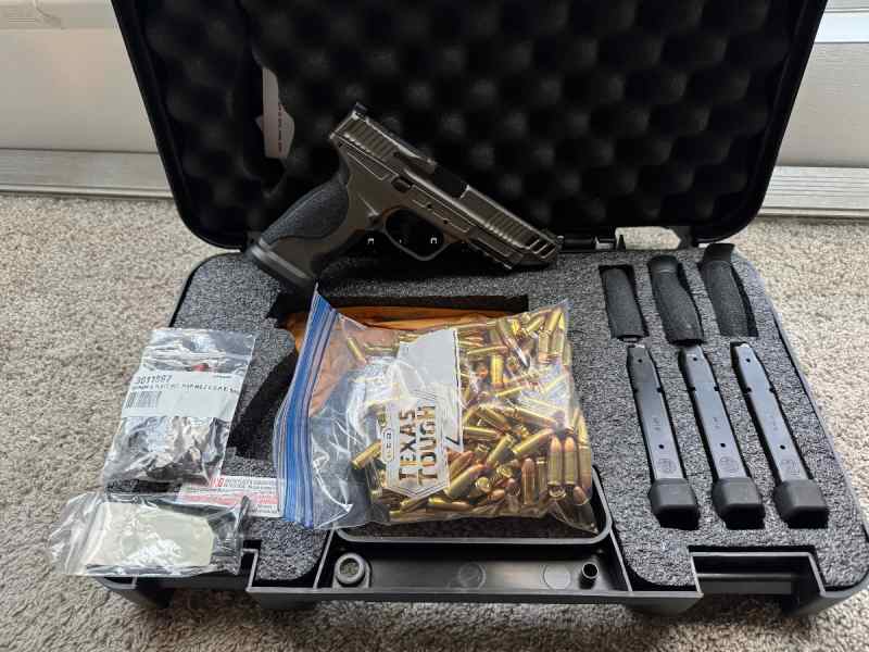 Smith &amp; Wesson M&amp;P 9mm metal competitor+Ammo