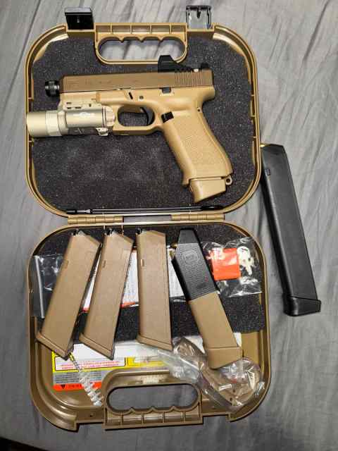 Brand new Glock 19x w/ holosun and surefire 