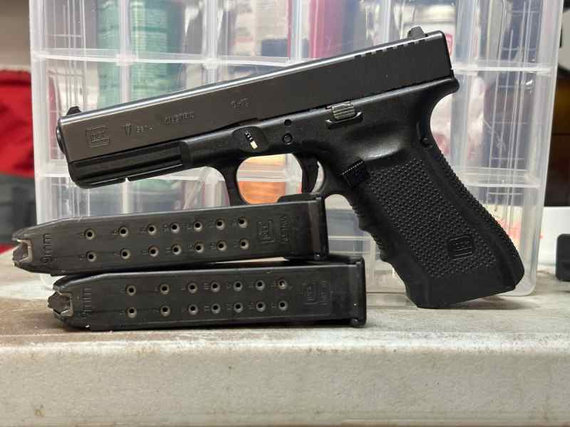 Glock 17 Gen 4 + 2 Mags