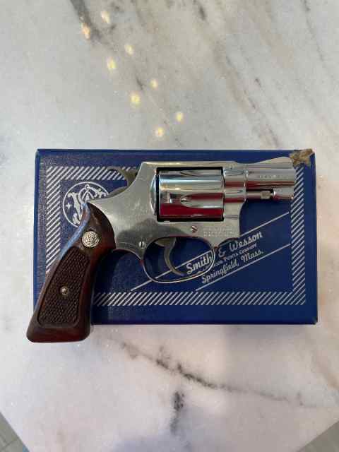 Smith and Wesson model 36 chiefs special 