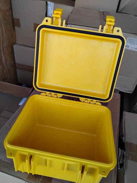 Yellowcase02.jpg