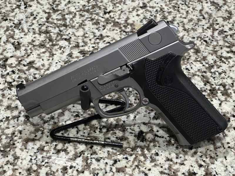 WTT: S&amp;W 4046 .40 cal Third-Gen Semi-Auto