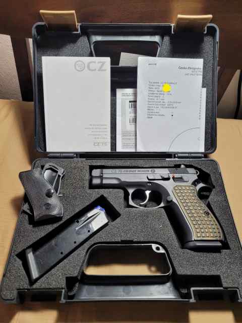 CZ 75 Compact 9mm with box and manual G10 grips